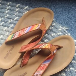 Minnetonka flip flops women's size 9